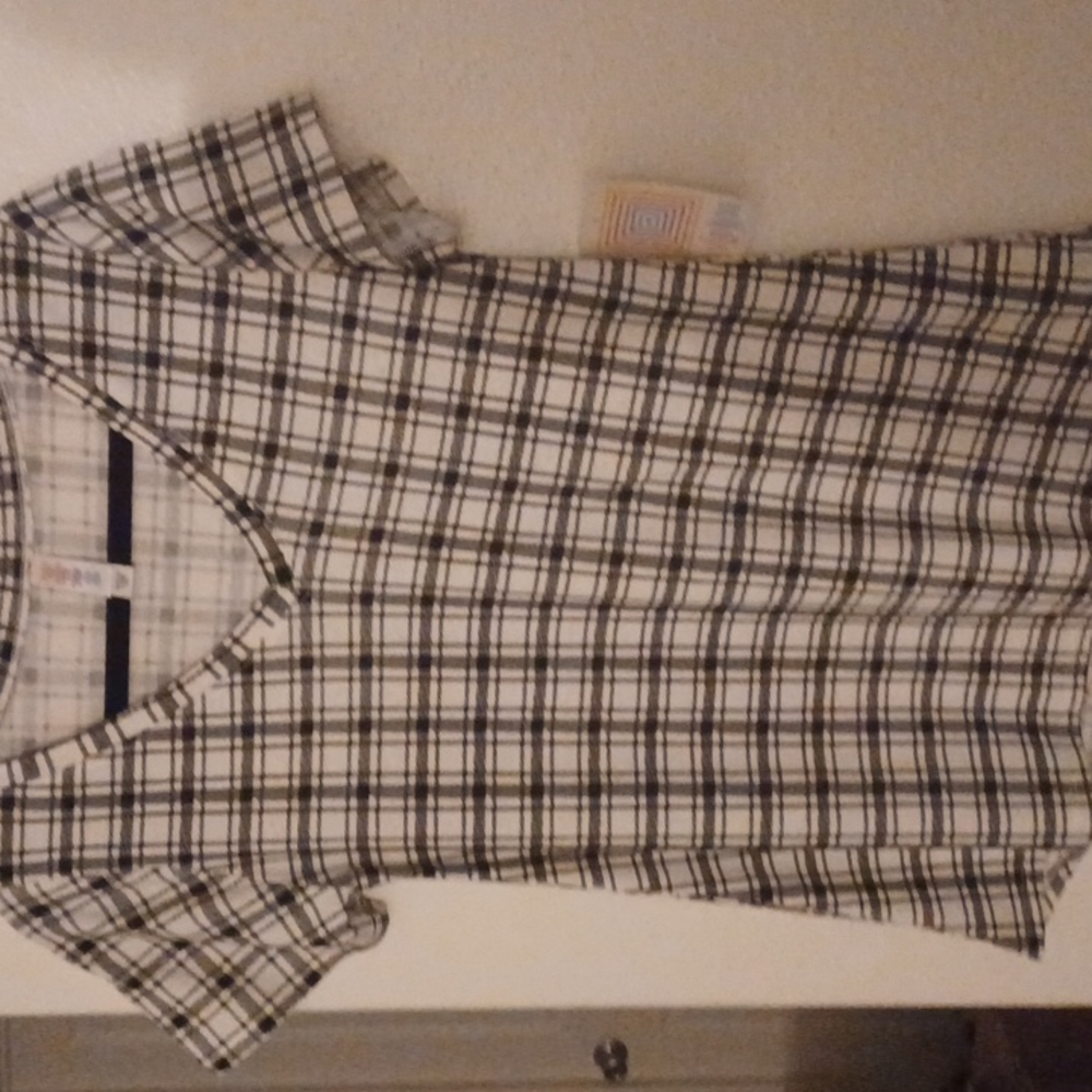 Lularoe Christy tee